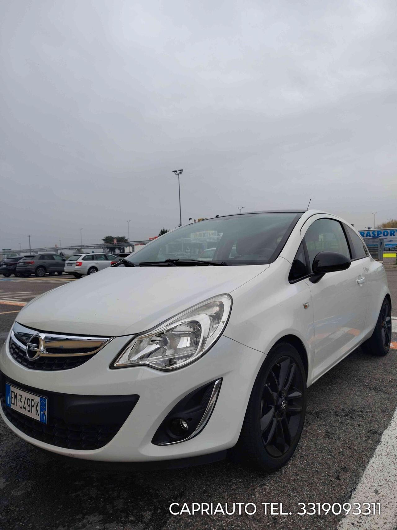 Opel Corsa 1.2 3 porte b-color