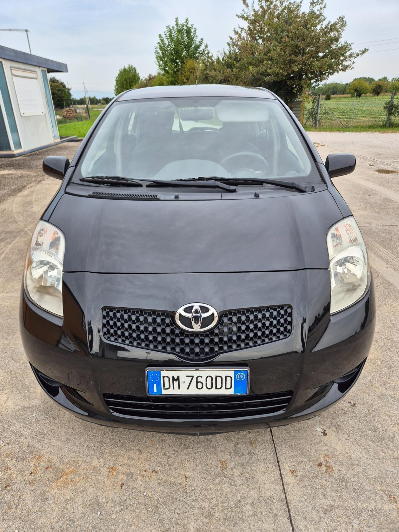 Toyota Yaris 1.0 5 porte