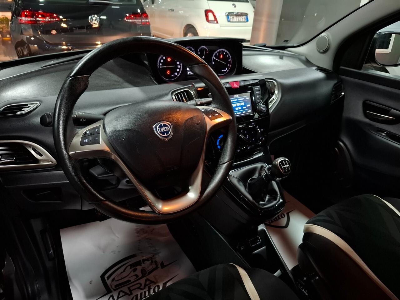 Lancia Ypsilon 1.2 benzina Silver Neopatentato
