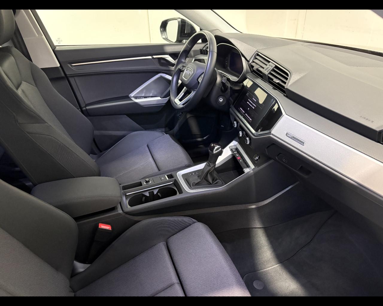 AUDI Q3 45 TFSIe S-TRONIC S-LINE EDITION