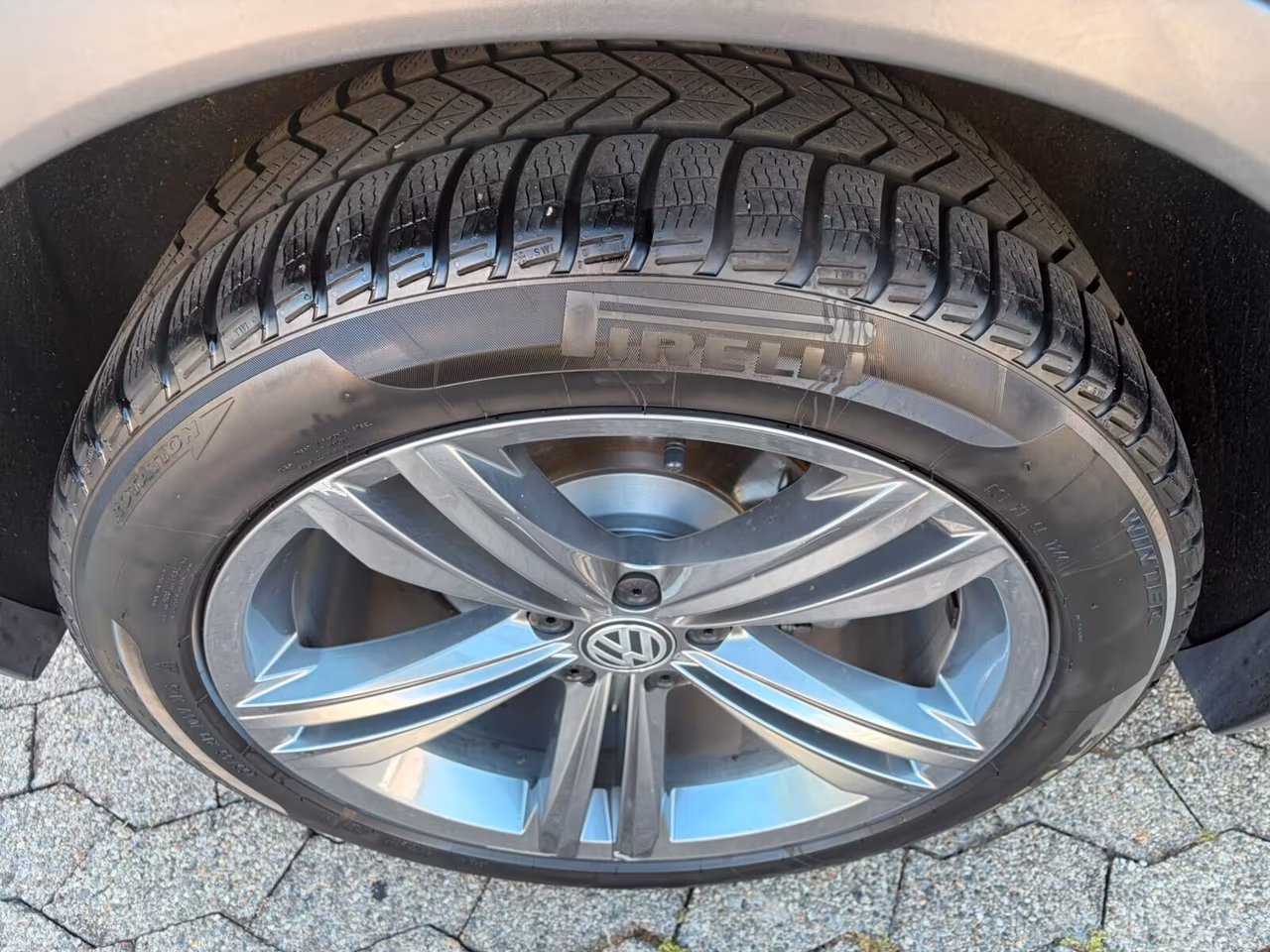 Volkswagen Tiguan 1.4 TSI Sport BlueMotion Technology*EURO6*R-LINE*FULL OPTIONAL