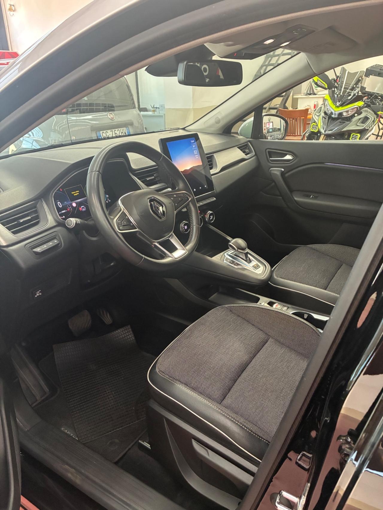 Renault Captur Plug-in Hybrid E-Tech 160 CV Initiale Paris