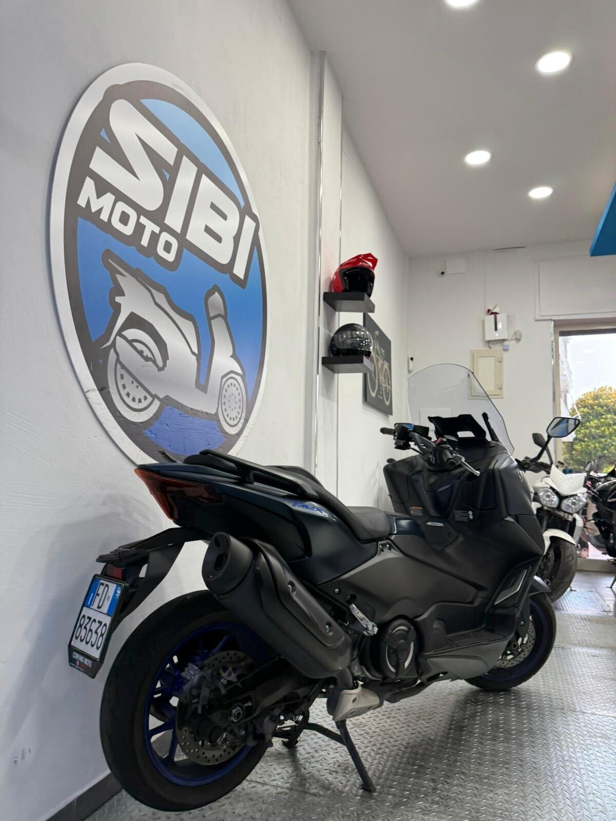 YAMAHA T-MAX 560