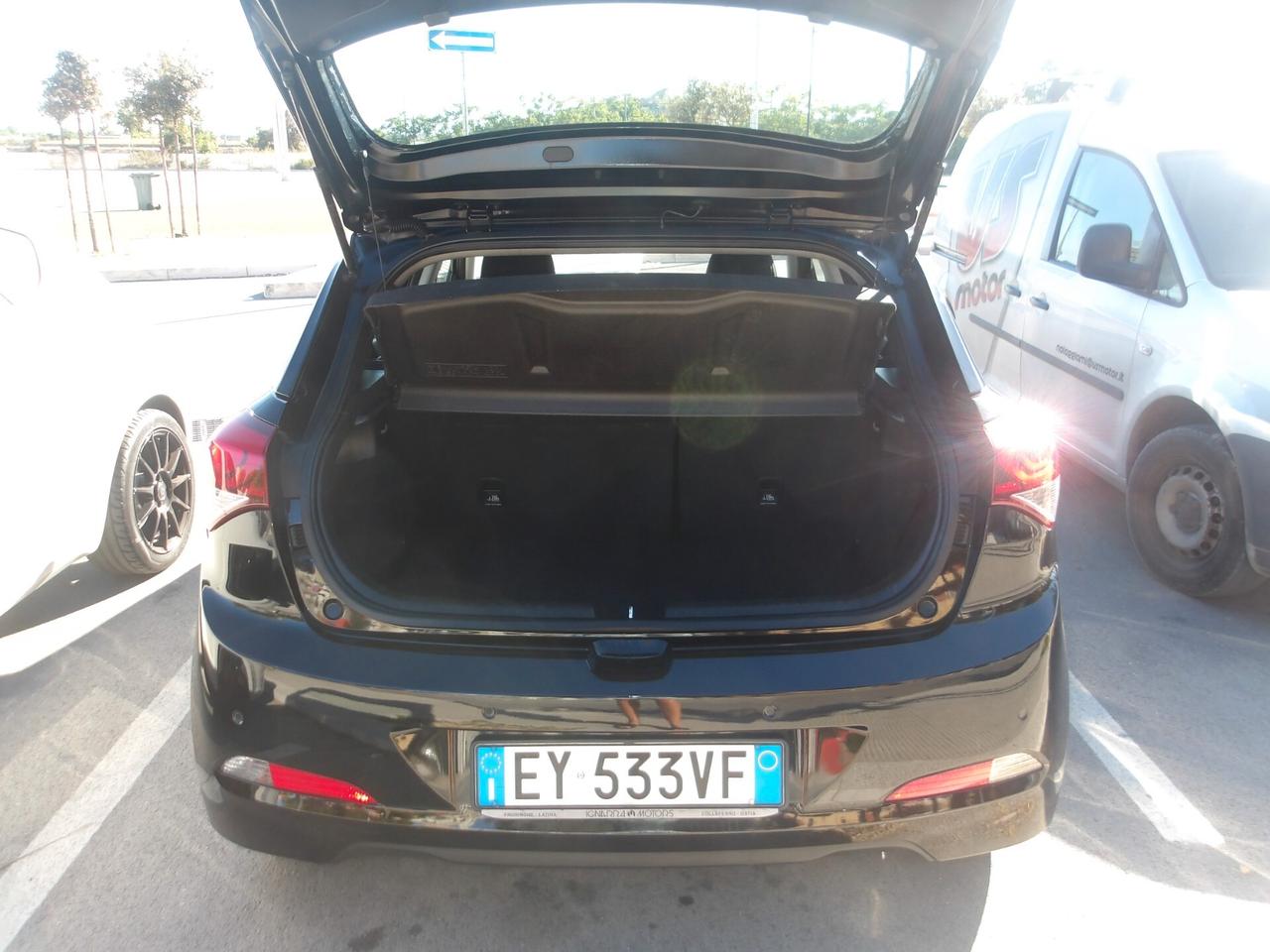 HYUNDAI I20 1.2 BENZ-2015
