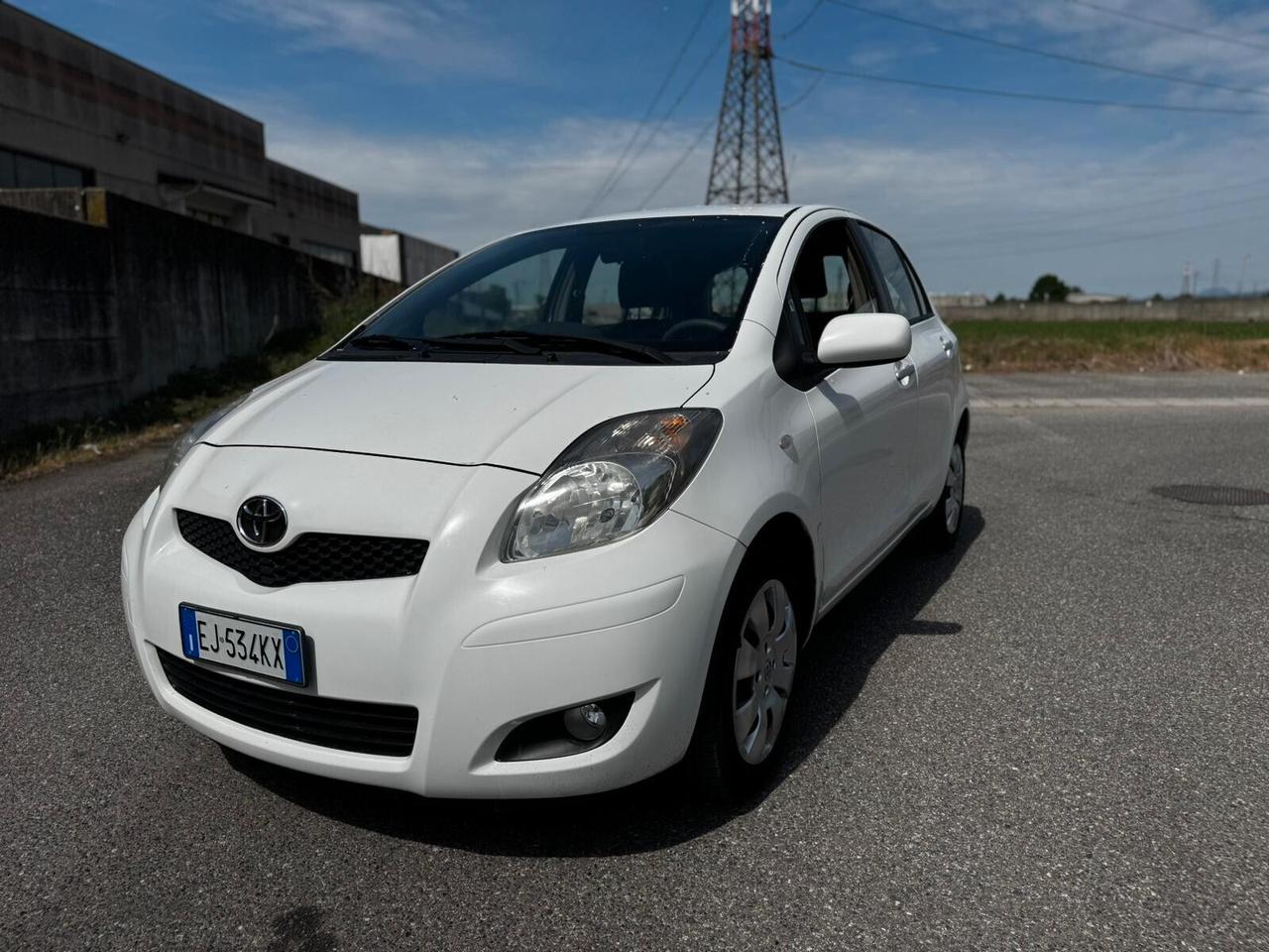 Toyota Yaris 1.0 5 porte Sol