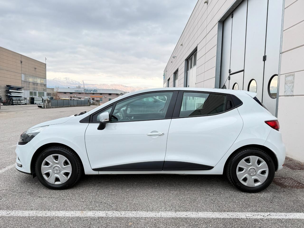 Renault Clio 1.2 75 CV 5 porte Duel