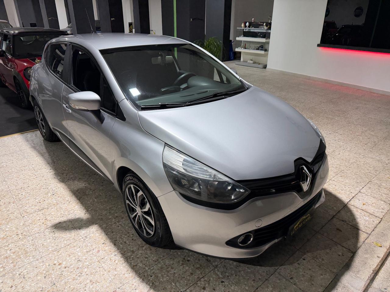 Renault Clio 1.2 75CV 5 porte Neopatentati
