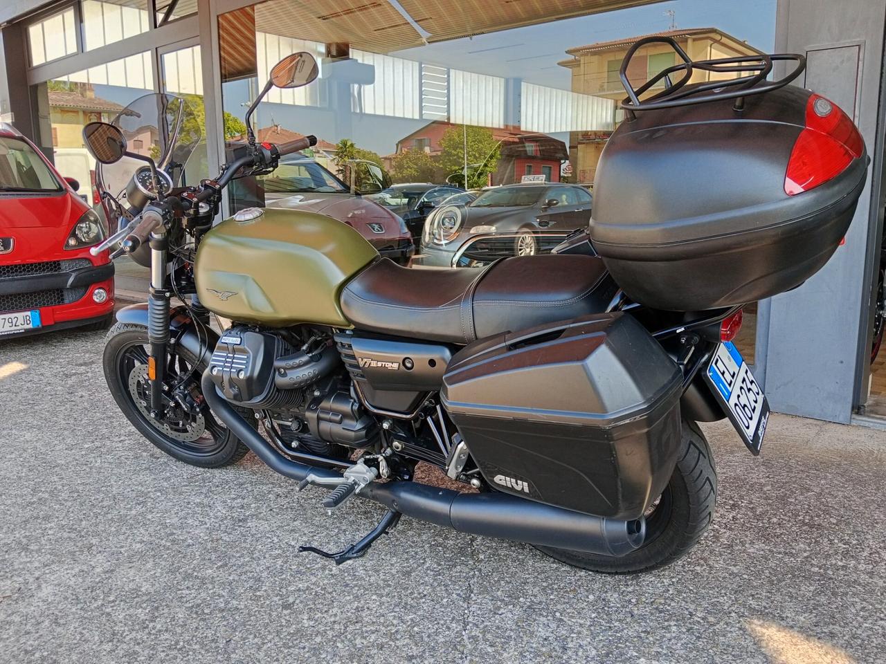 Moto Guzzi V7 III 750 Stone