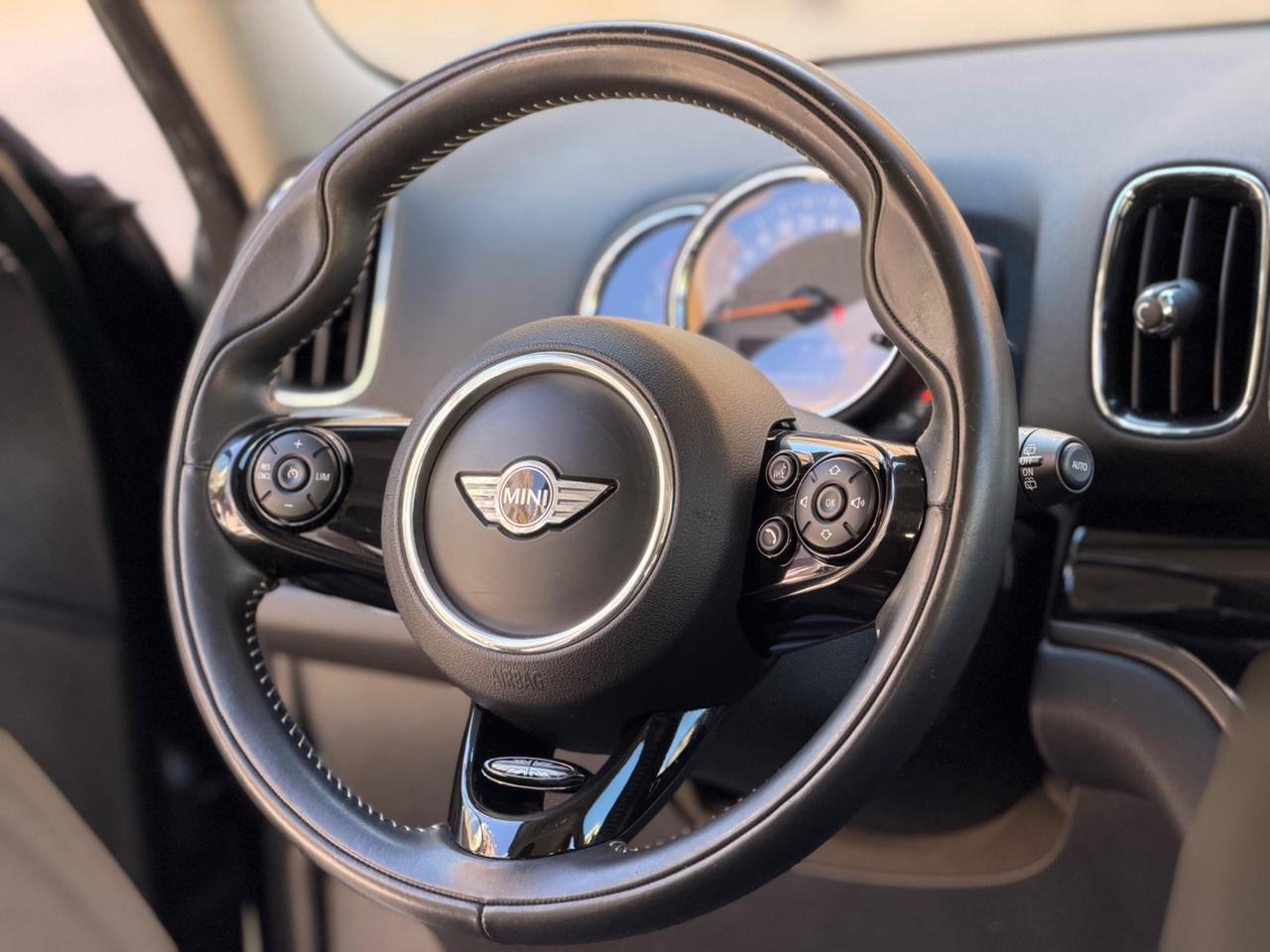 Mini Cooper D Countryman 2.0 Hype LED CARPLAY