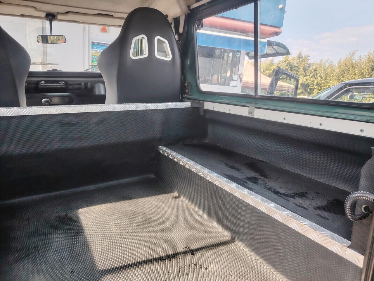 Land Rover Defender 9.0 2.5 Td5 -AUTOCARRO