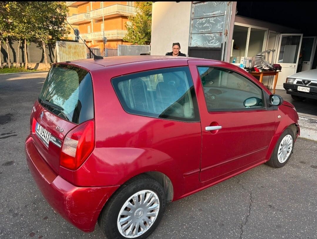 Citroen C2 1.1 Frizione nuova Carrozzeria da sistemare