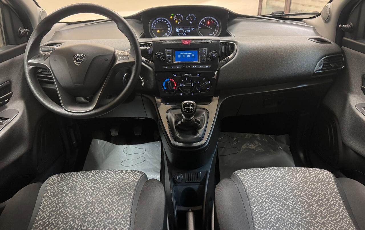 Lancia Ypsilon 1.0 FireFly 5 porte S&S Hybrid Ecochic Silver