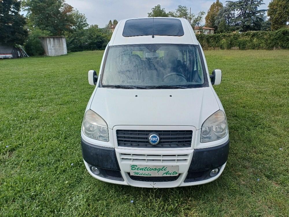 Fiat Doblò 1.9 MJT 120 CV con pedana per disabili