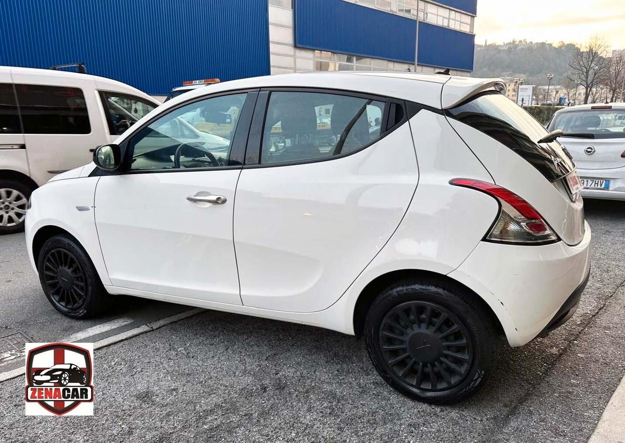 Lancia Ypsilon 1.0 FireFly S&S Hybrid Ecochic Silver Unico Proprietario Adatta Neo Patentati