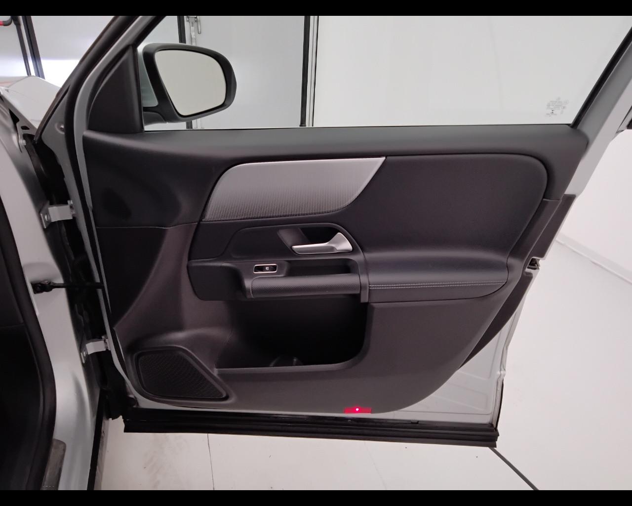 Mercedes-Benz GLB - X247 2019 - GLB 180 d Sport auto