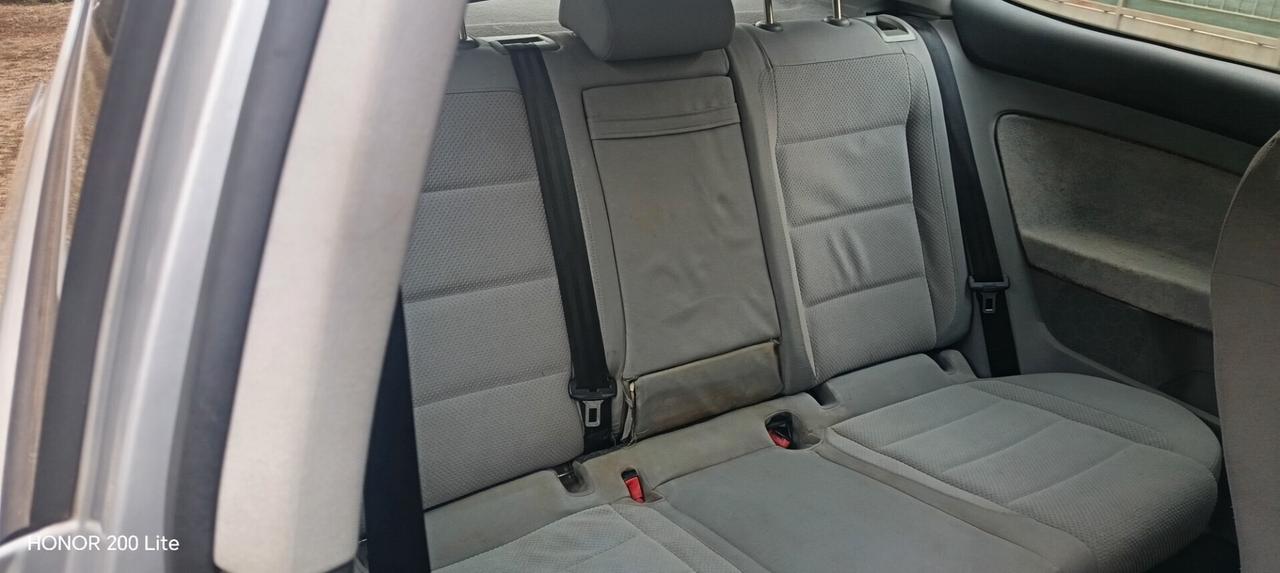 Volkswagen Golf 1.6 16V FSI 3p. Sportline