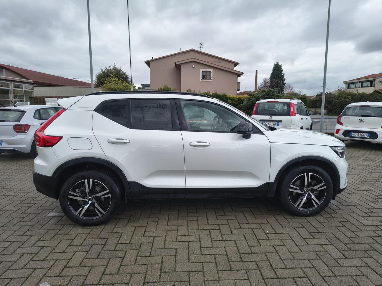 Volvo XC40 2.0 AWD automatico Plus Dark *PREZZO REALE*