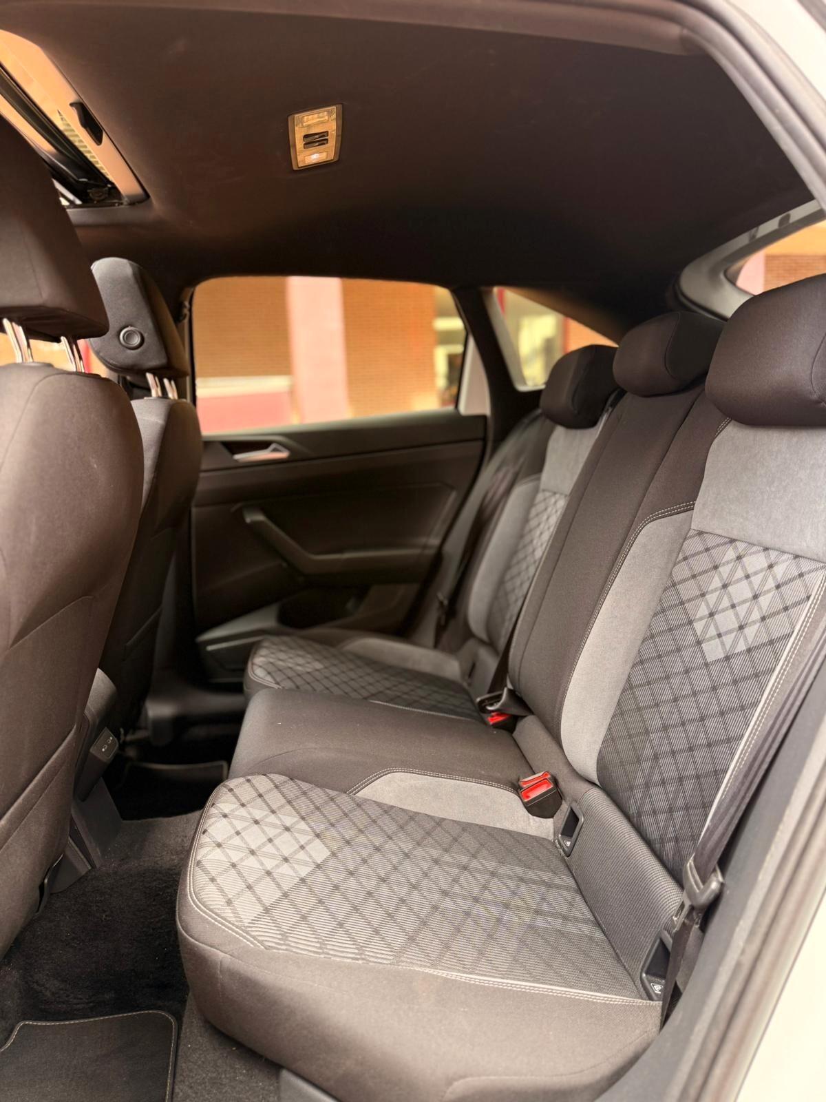 Volkswagen Taigo 1.5 TSI ACT 150 CV DSG R-Line