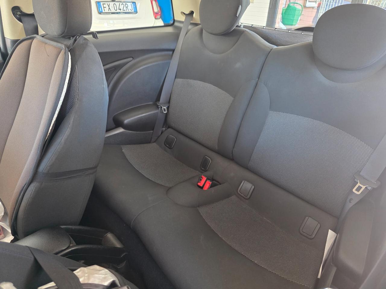 Mini 2.0 16V Cooper D AutOM 108000km FINANZ