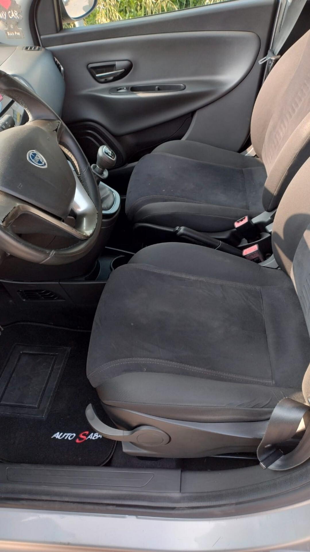 Lancia Ypsilon 1.2 69 CV 5 porte Platinum