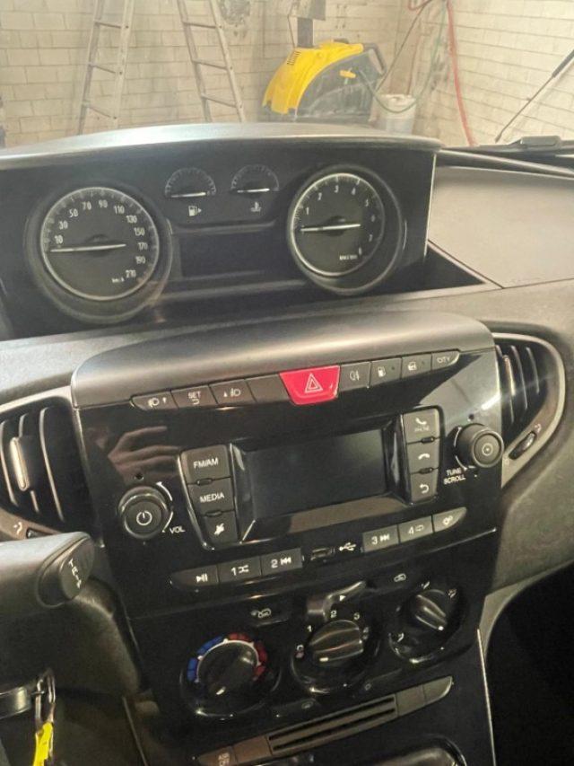 LANCIA Ypsilon 1.2 69 CV 5 porte GPL Silver