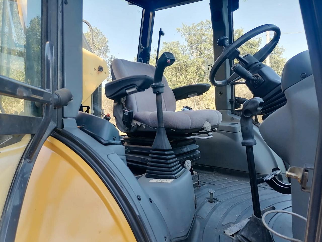 Terna Seminuova New-Holland LB110 B