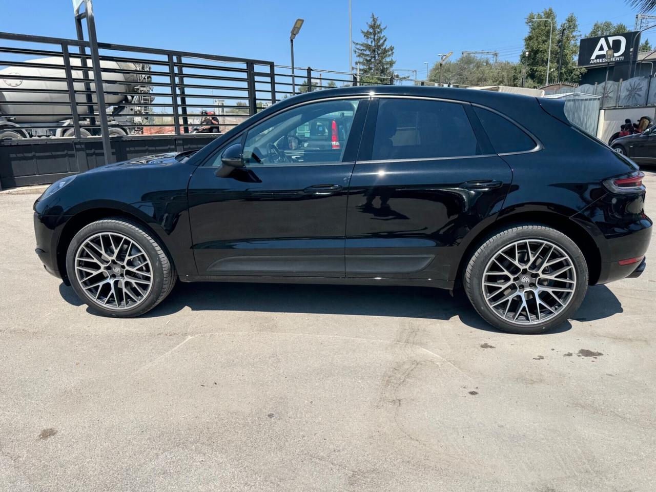 Porsche Macan 2.0 pari al nuovo
