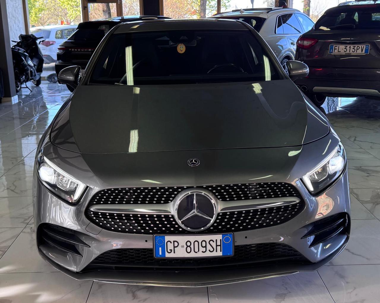 Mercedes-Benz A 180 d Premium AMG