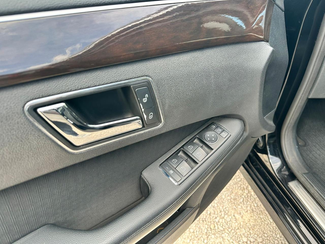 Mercedes-benz E 220 CDI BlueEFFICIENCY Avantgarde