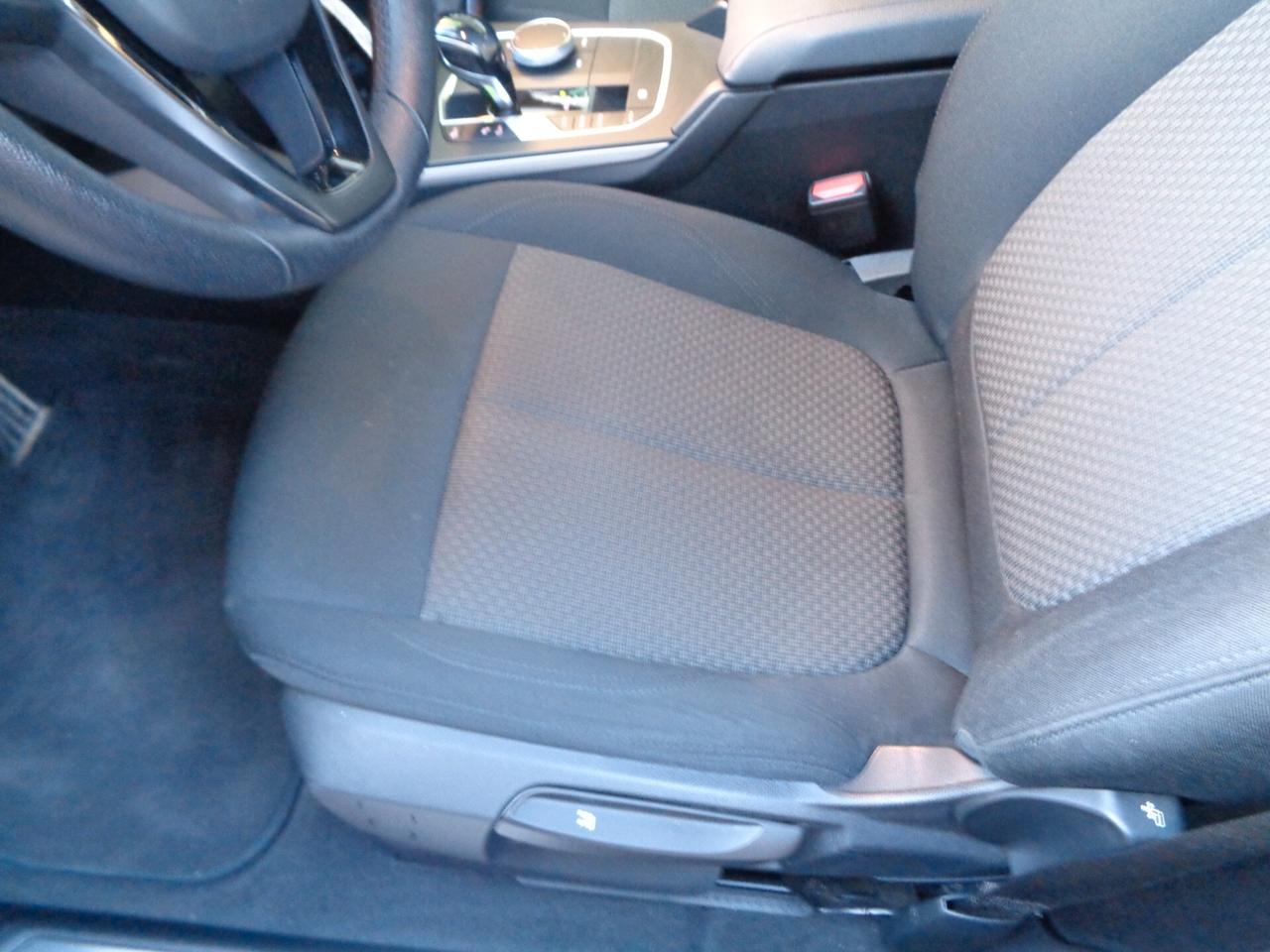 Bmw 116 116d 5p. Business Advantage