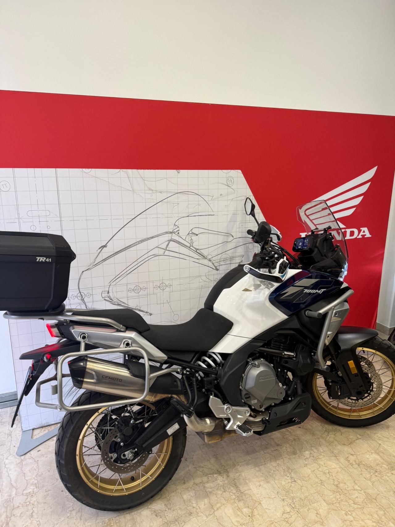 Cf Moto 700MT