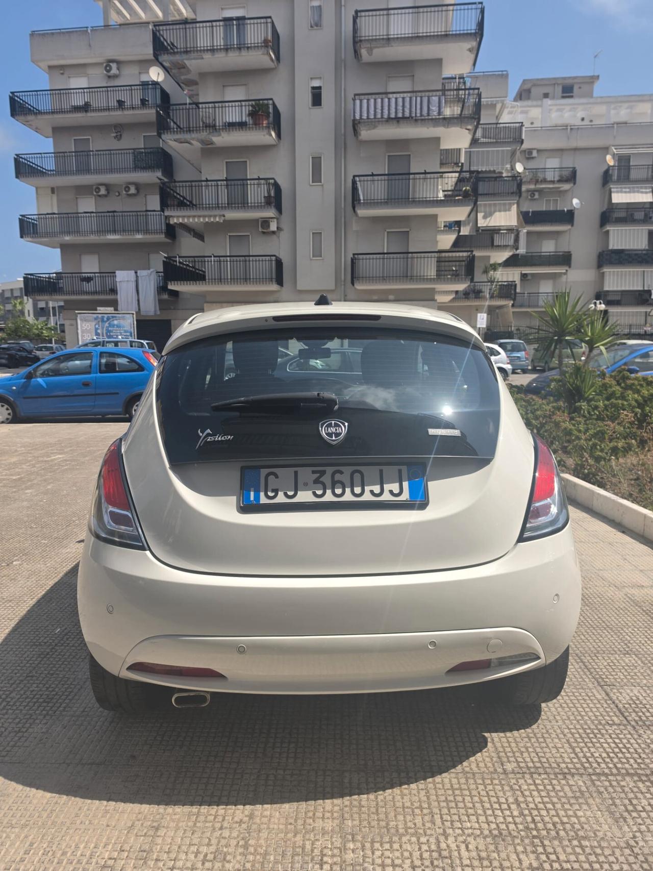 Lancia Ypsilon 1.0 FireFly 5 porte S&S Hybrid Gold