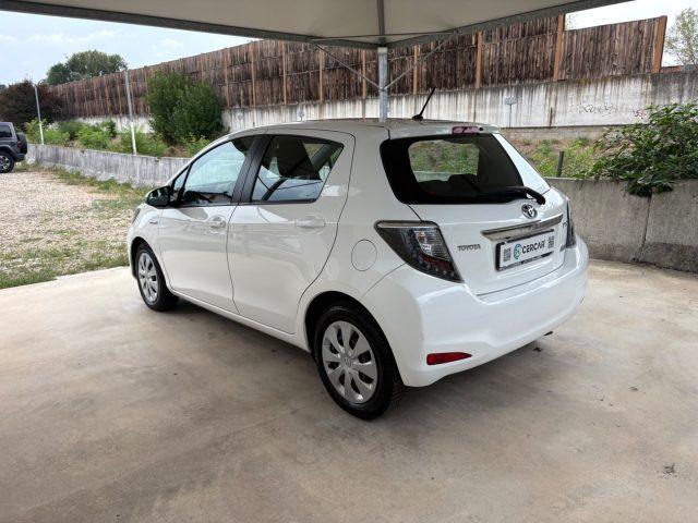 TOYOTA Yaris 1.5 Hybrid 5 porte AUTOMATICA OK NEOPATENTATI