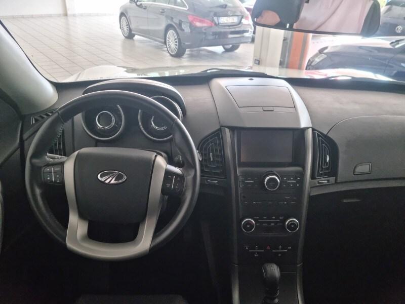 MAHINDRA XUV500 XUV500 2.2 16V AWD W10