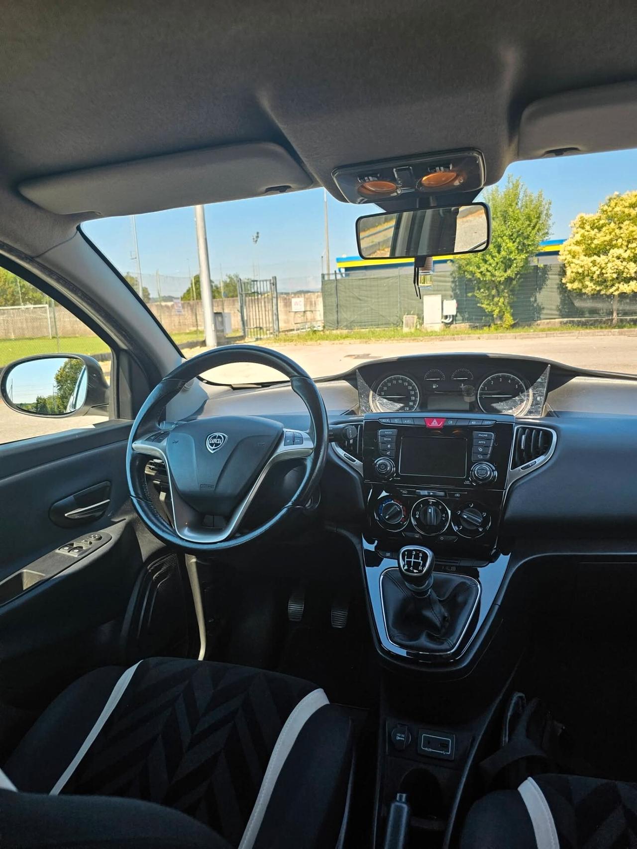 Lancia Ypsilon 1.2 69 CV 5 porte Gold