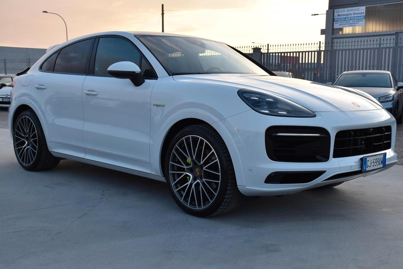 Porsche Cayenne Coupé 3.0 V6 E-Hybrid Platinum Edition