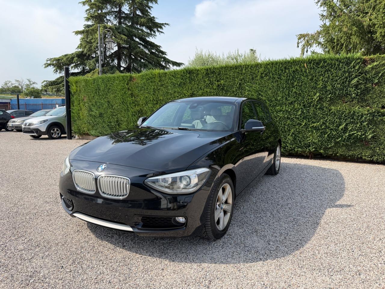 Bmw 118 118i 5p. Unique
