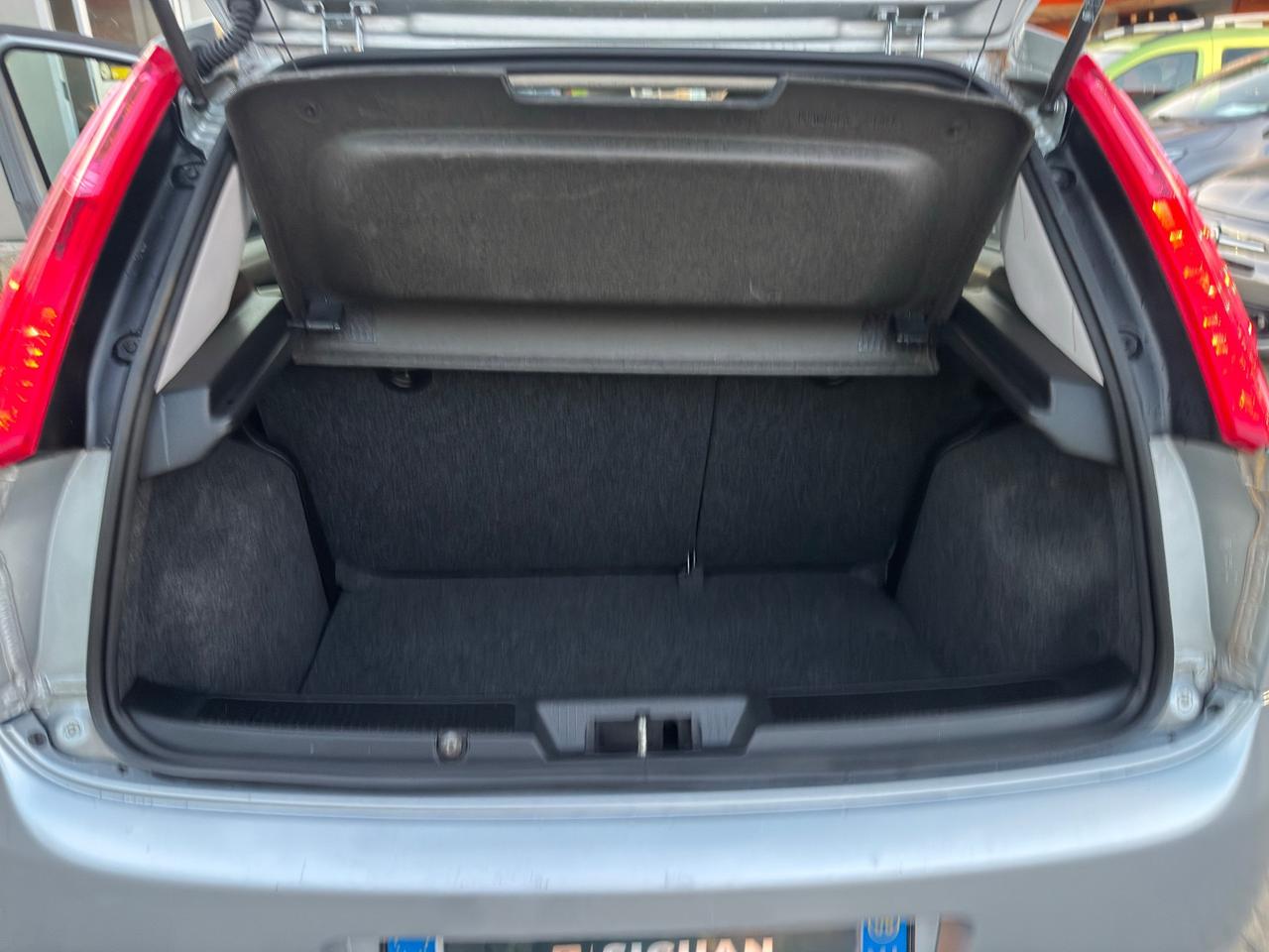 Fiat Grande Punto 1.2 ADATTA A MNEOPATENTATI 5 porte Dynamic