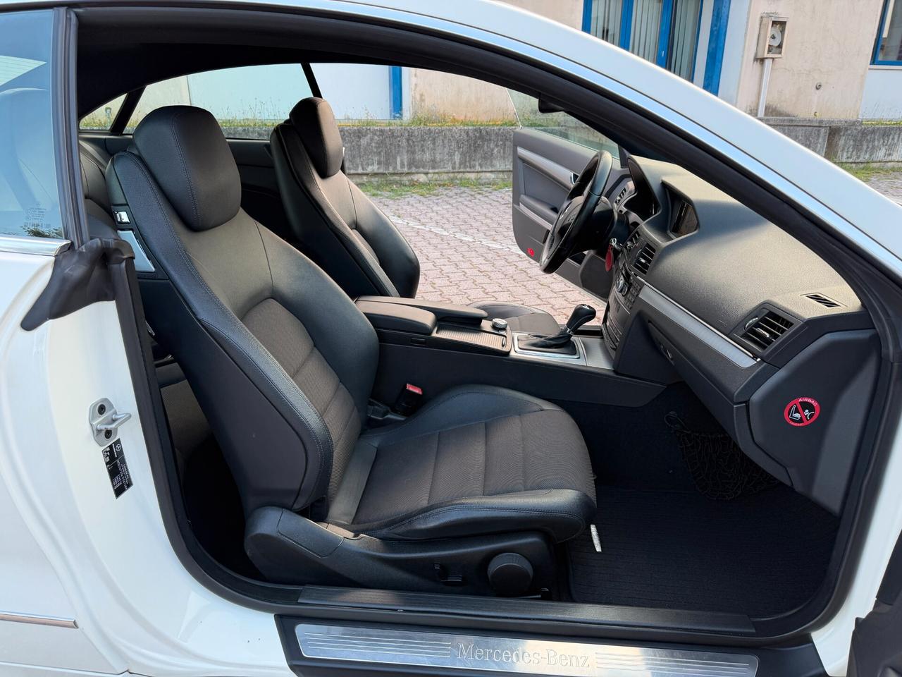 Mercedes E 220 CDI Coupé BlueEFFICIENCY
