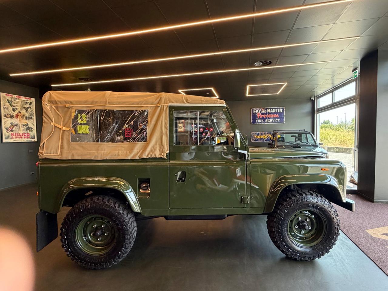 Land Rover Defender 90 diesel Soft-top 19J
