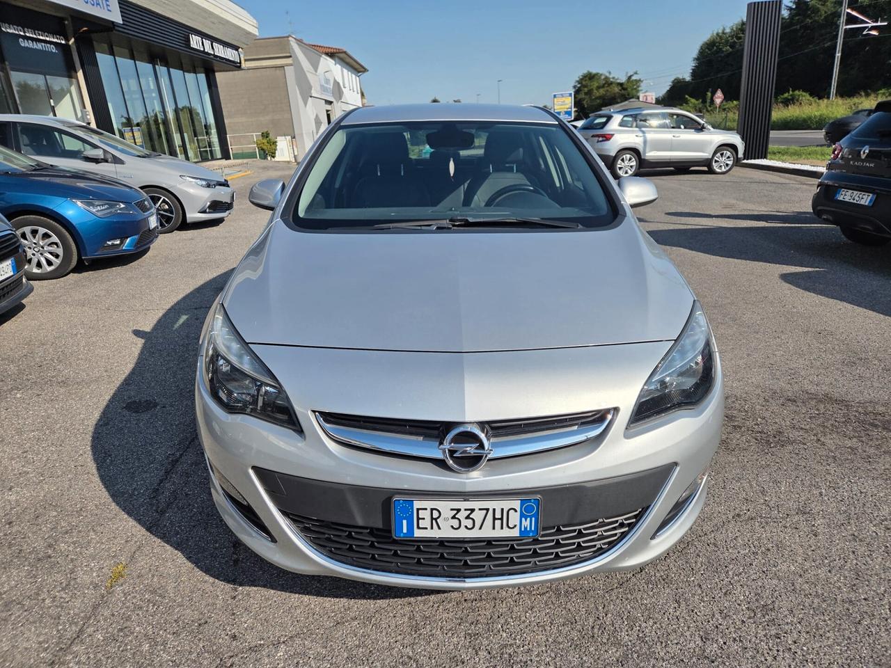 Opel Astra 1.4 Turbo 120CV 5 porte Cosmo *neopatentati* unipro* tagliandi certificati*