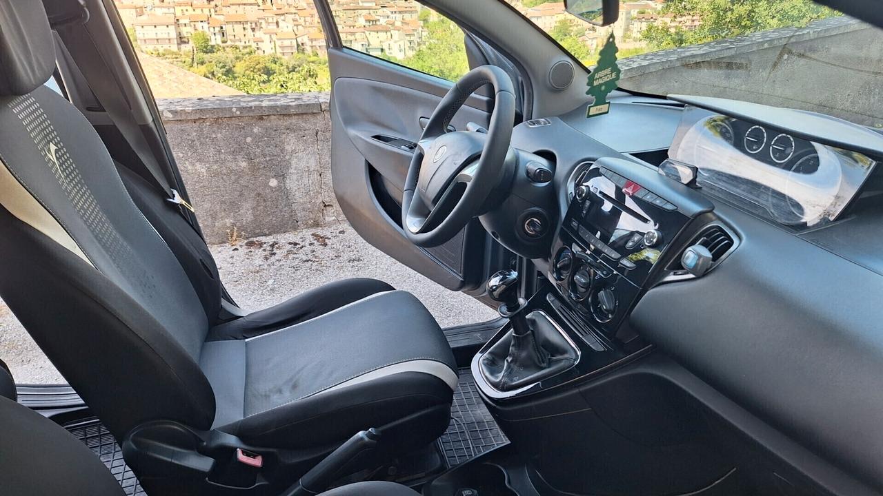 Lancia Ypsilon 0.9 TwinAir 85 CV 5 porte Metano Ecochic Elefantino