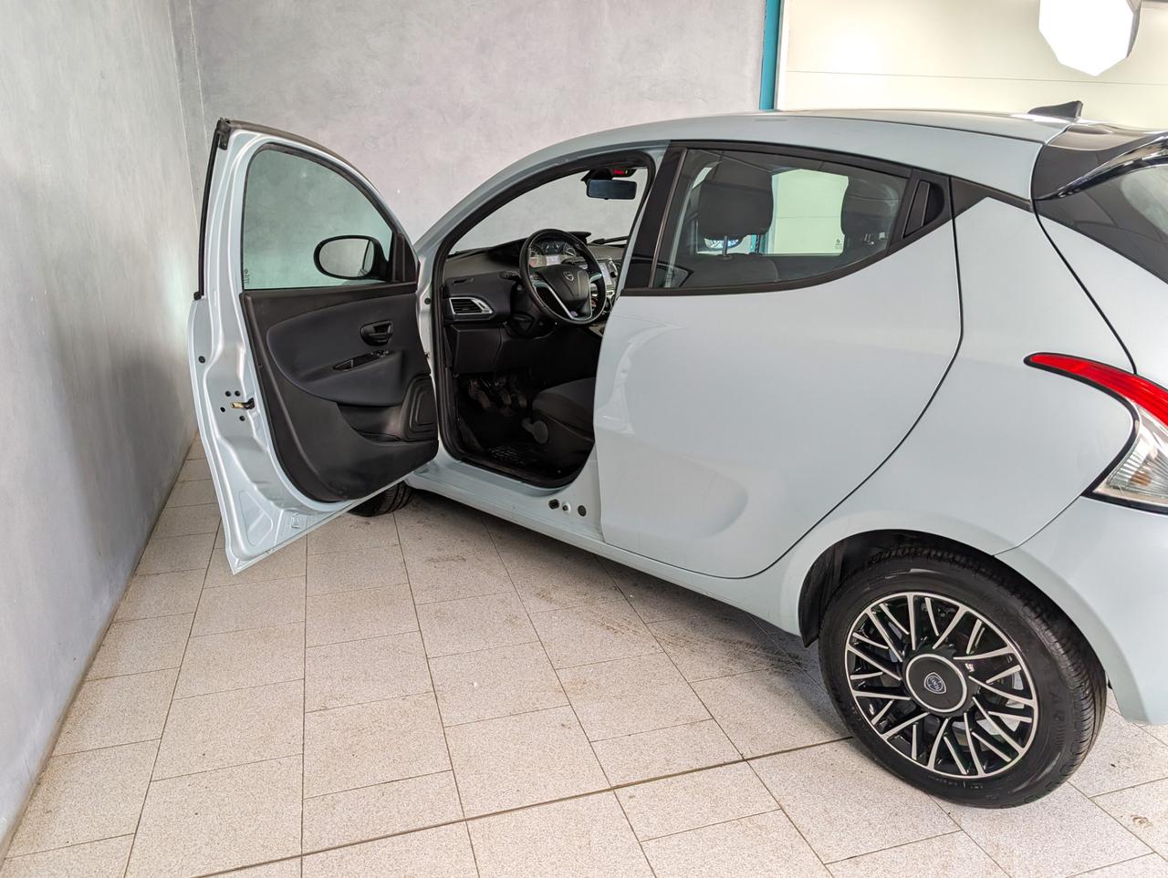 Lancia Ypsilon 1.0 Hybrid 70cv Platino