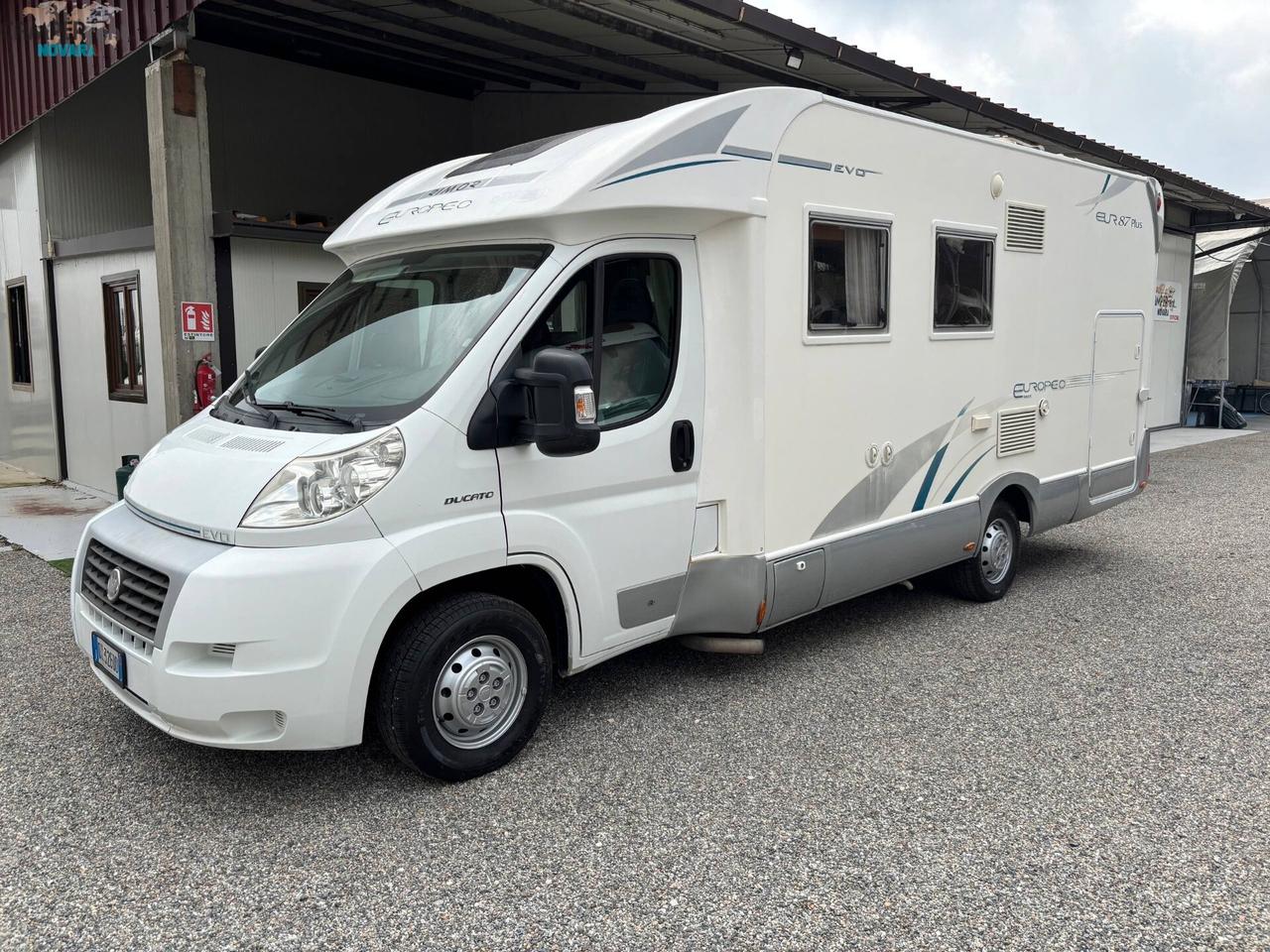 RIMOR EUROPEO 87 PLUS EVO - Semintegrale con letto basculante ed ampio garage