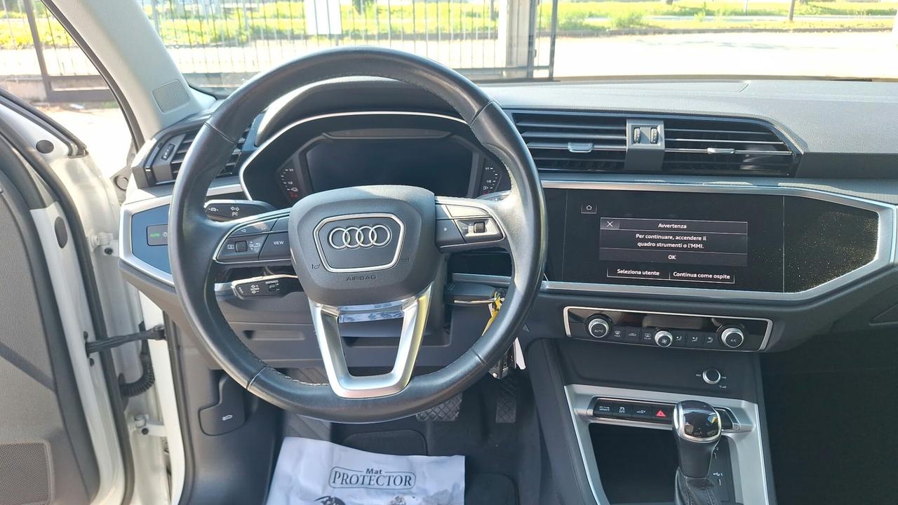 Audi Q3 45 TFSI e S tronic Business 150cv benzina + 116cv elettrici
