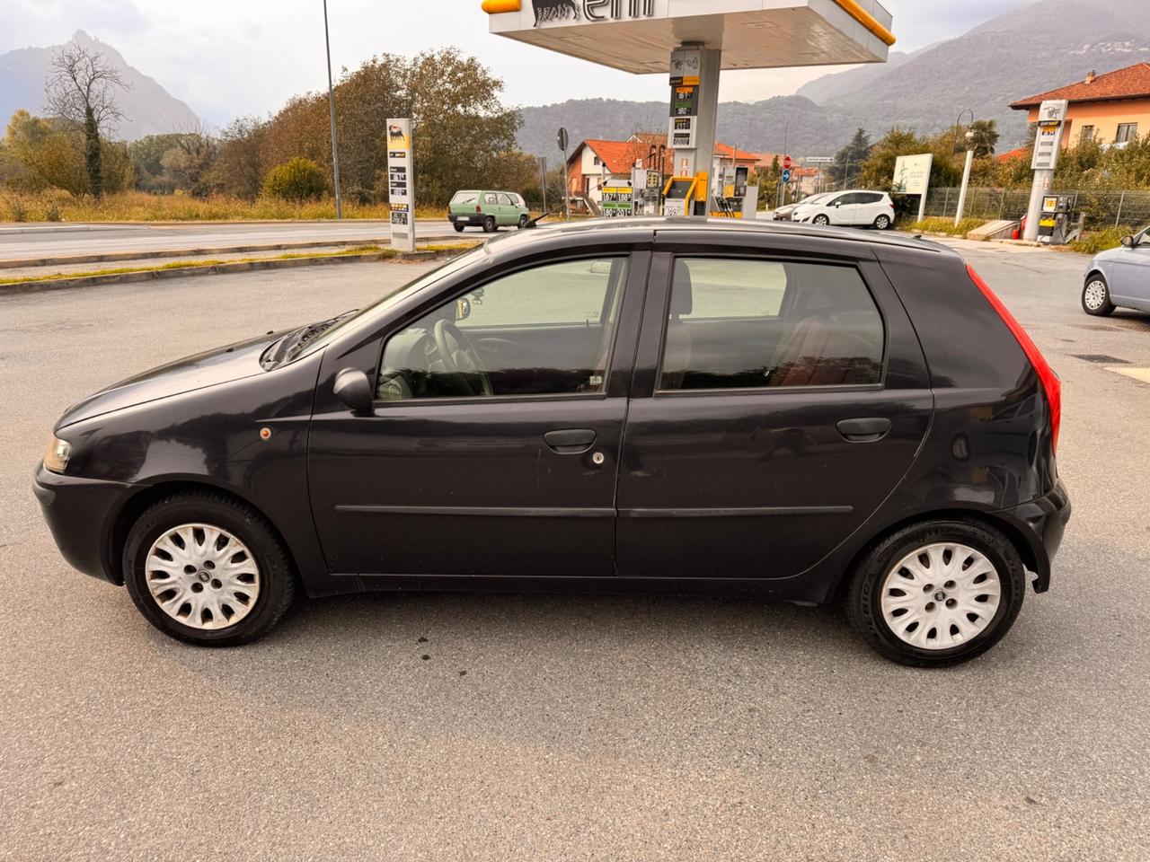 Fiat Punto 1.2i 16V cat 5 porte HLX 80cv neo patentati