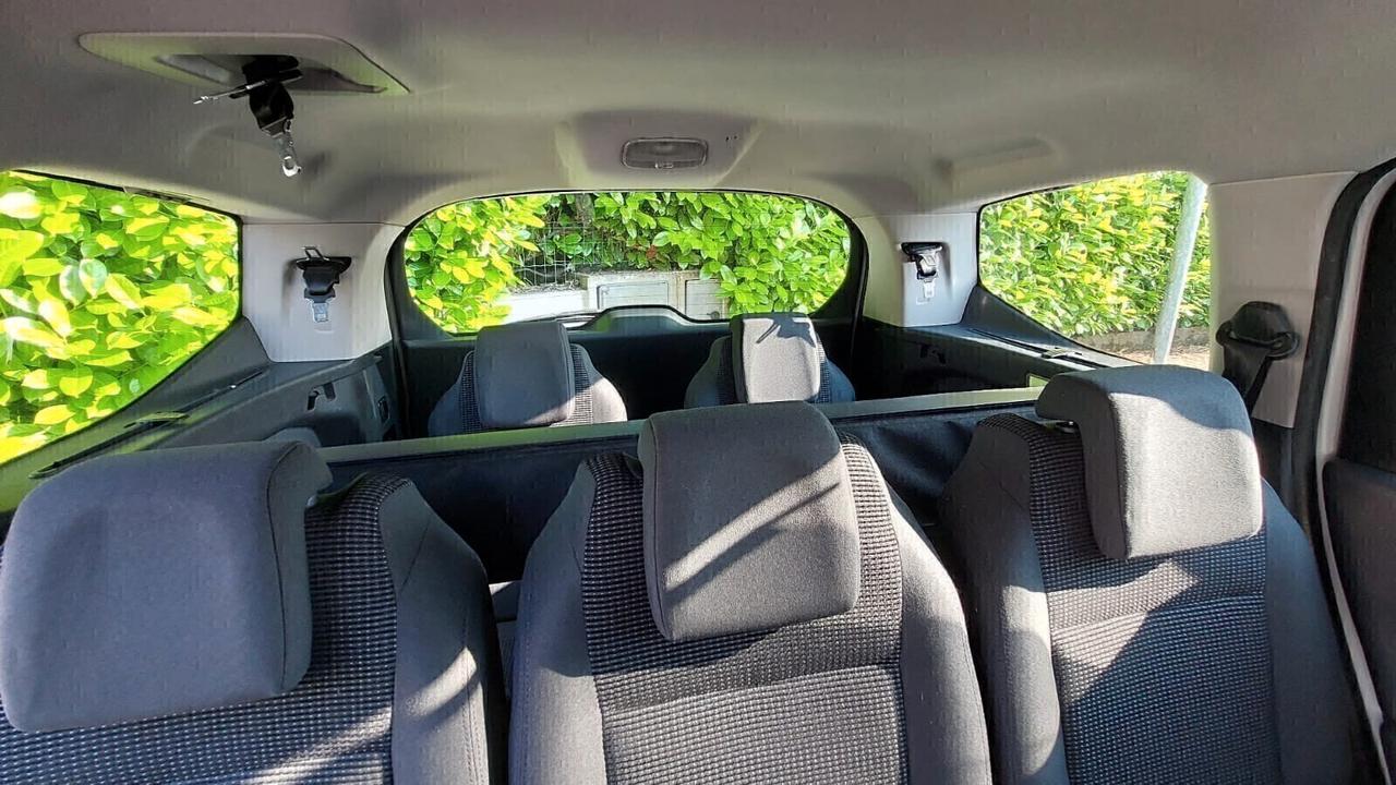 Peugeot 5008 1.6 Diesel 7 Posti Neopatentati