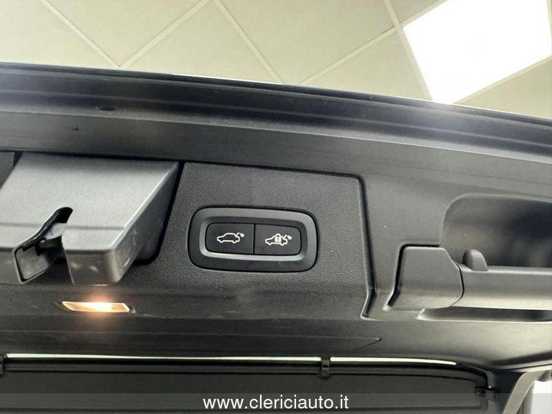 Volvo XC60 B4 (d) AWD automatico Plus Dark