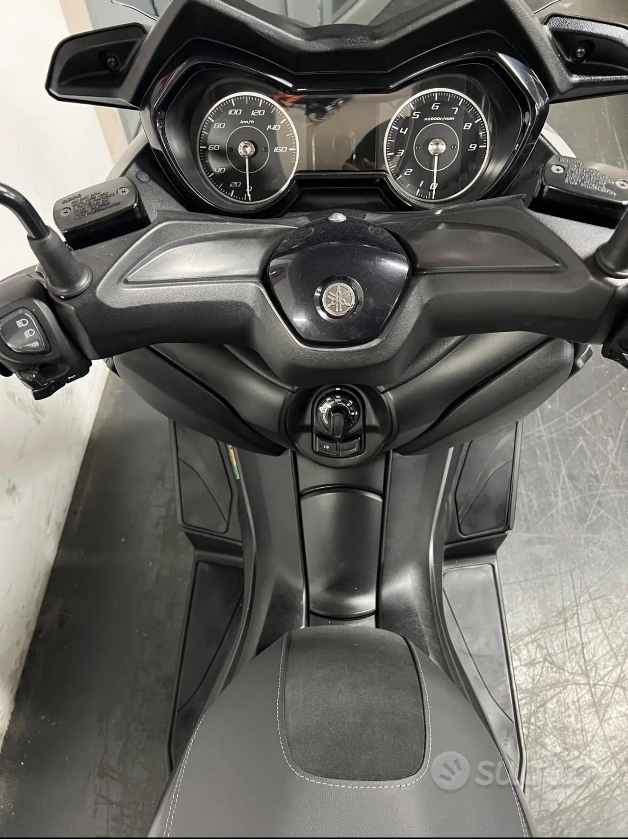 Yamaha X-Max 300