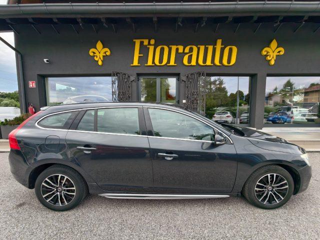 VOLVO V60 D4 R-design Momentum